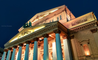 Fototapeta na wymiar Night view of the Bolshoi theater in Moscow