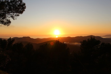 Panorama sur la méditerranée au couché de soleil.