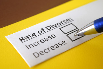 Obraz premium One person is answering question about rate of divorce.