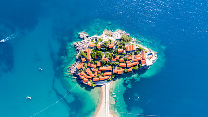 Wyspa Sveti Stefan widziana z drona