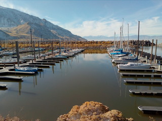 Fototapeta na wymiar Przepiękne krajobrazy z jeziorami na tle gó skalistych w Utah USA