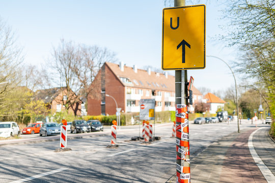 German detour sign taped to street lamp