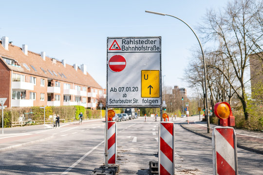 German detour sign in the middle of the street