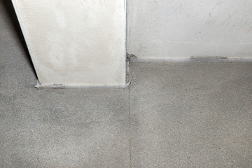 Floor expansion joint on the newly made floor in the house to prevent floor cracking.