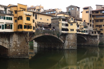 Fototapeta na wymiar ponte vecchio in florence italy