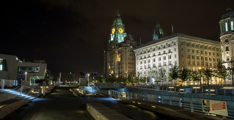 Obraz premium Liverpool Waterfront night 1