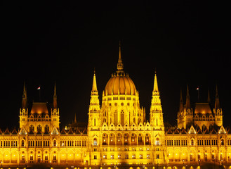 Fototapeta na wymiar View of the Hungarian Parliament Building at night in Budapest, Hungary.