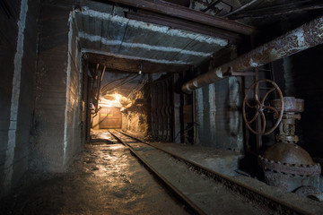 Plakat Underground gold mine shaft tunnel drift with rails and doors