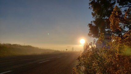 sol nascente e ou poente na estrada