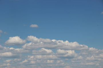 Obraz premium Sky, cloudscape, clouds, heaven, blue, cirrus, white, fluffy, life, happiness, freedom, sensitivity to nature, natural, earth, outdoor, environment, light, bright, tranquility, calm, serenity, peace, 