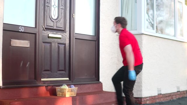 Delivery Man Drops Food Basket Off At Vulnerable Elderly Man's Home.