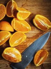 Oranges and knife