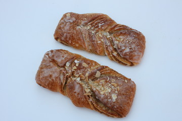 Nusszopf. Nusskuchen. Hefezopf.