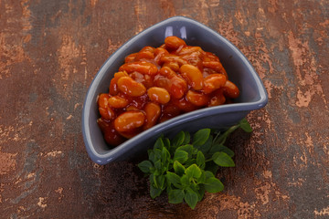 Baked kidney with tomato sauce