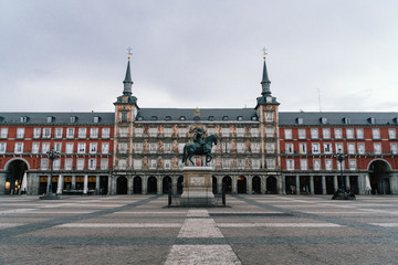 Fototapeta na wymiar Plaza Mayor of Madrid, empty during quarantine due to Covid-19 outbreak.