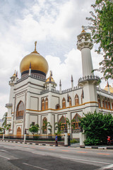 Fototapeta na wymiar Beautiful Sultan Mosque or Masjid Sultan Mosque in Singapore in the Arab quarter with a golden dome and beautifully decorated white walls.