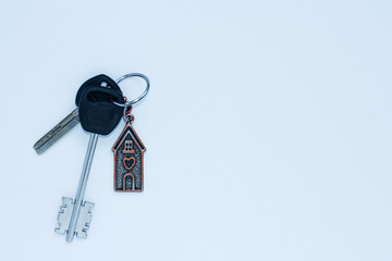 bundle of keys with a keychai in in the form of a house