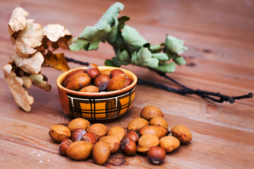 Mix nuts almonds, hazelnuts, walnuts on a wooden table. bowl with nuts on wooden table