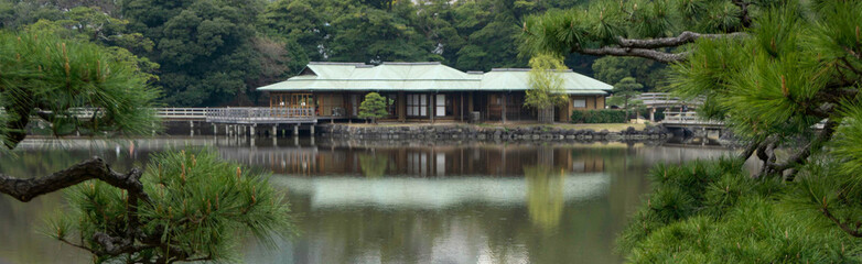 Fototapeta na wymiar Old Japanese Home on a Lake