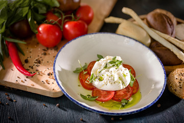 salad, food, tomato, healthy, lettuce, meal, vegetable, fresh, green, dinner, appetizer, plate, lunch, diet, dish, tomatoes, red, cheese, gourmet, vegetables, cuisine, vegetarian, delicious, cucumber,