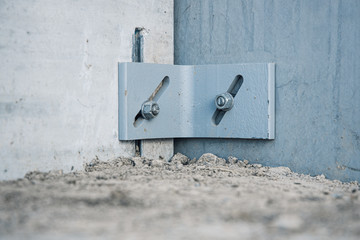 Concrete structure wall connection.Metal element connecting two walls