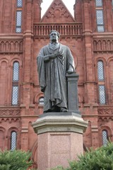 Fototapeta na wymiar Statue of Joseph Henry
