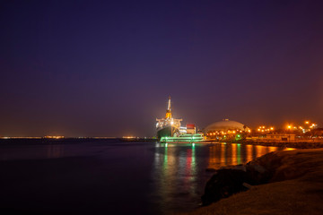 Fototapeta na wymiar Night view of the Long Beach skyline