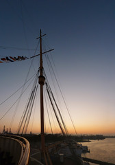 Obraz premium Sunset view of the famous Queen Mary's pole
