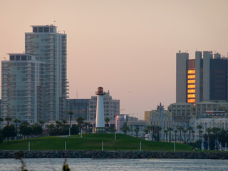 Obraz premium Sunset view of the ShoreLine Aquatic Park