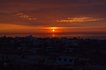 puesta del sol ,huanchaco trujillo -Perú