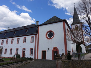 romanische Klosterkirche St. Leodegar Niederehe