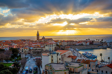 Naklejka premium Sunset in Alghero city, Sardinia