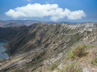 Fototapeta na wymiar Ecuador, Famous trek around the scenic Quilotoa loop mountain ridge