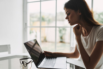 Fototapeta premium woman working on laptop
