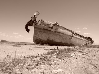 a boat
time
destroyed
seppia
sea