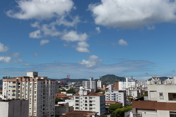 Fototapeta na wymiar view of the city with blue sky