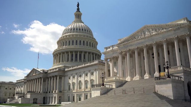Turning motion of the US Capitol on a sunny day with a blue sky.