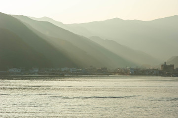 太陽光線のグラデーションが美しい沼津の海