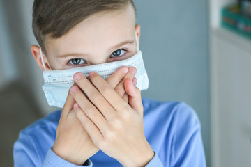 The child puts on a protective mask