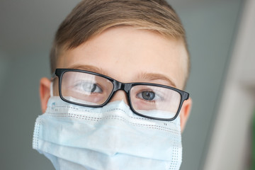 The child puts on a protective mask