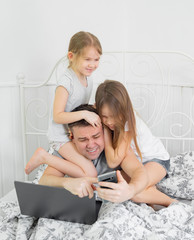 kids interfere daddy freelancer in isolation.