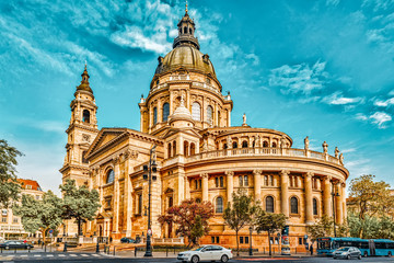 Fototapeta na wymiar BUDAPEST, HUNGARY-MAY 04, 2016: St.Stephen Basilica in Budapest at daytime. Side View from street with car's and people. Hungary