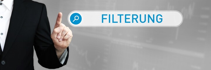 Filterung. Mann im Anzug zeigt mit dem Finger auf ein Suchfeld. Das Wort Filterung steht in der...