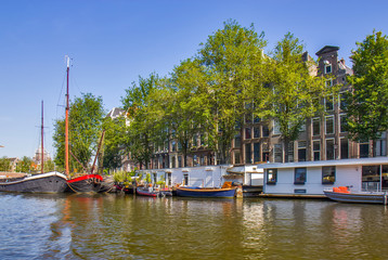 Fototapeta na wymiar Ship on the river in Amsterdam