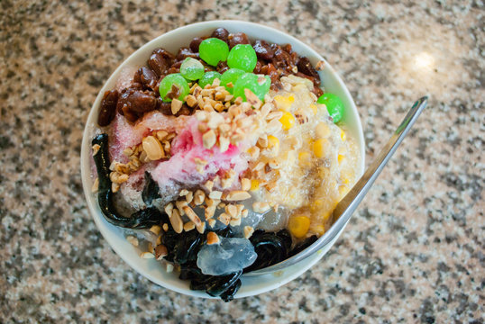 アイスカチャン：マレーシアのローカルスイーツ：かき氷：東南アジア