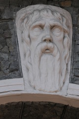 man head statue on the wall of building