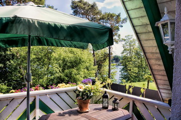 erkner, deutschland - balkon mit blick auf den see © ArTo