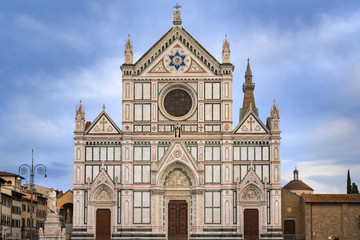 Fototapeta na wymiar Front view Basilica of the Holy Cross (Basilica di Santa Croce) in Plaza of the Holy Cross in Florence, Tuscany, Italy 