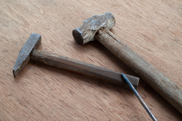 工具（金づち、ペンチ、ドライバー）の写真