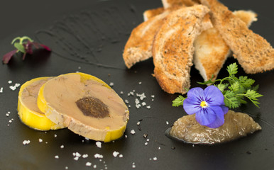 Foie gras, chutney et toasts